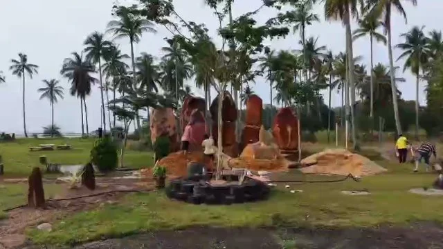 Sand structures and people at work
